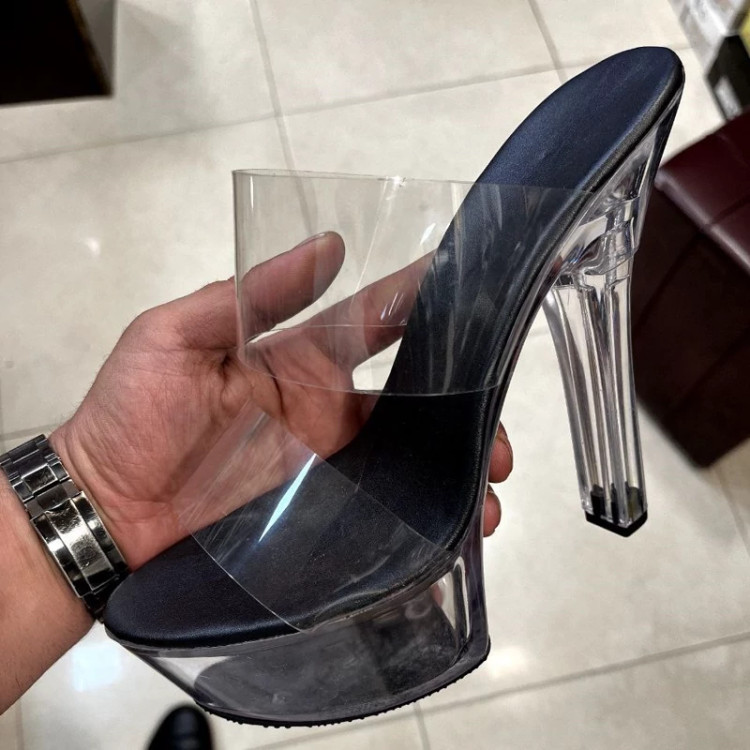 کفش پاشنه ده بالژ4سانتاز عکساش دریابید پاخور کفشو🤤 راحت🤌 شیک و پیک😍 و خیلی خیلی ترند😎 صندل طلقی پاشنه بلندمون تو رنگای مشکی, سفید و کرم مجدد شارژ شد😍 ✅ارسال فوری ✅سایزبندی:36 تا41 ✅اندازه پاشنه:10 سانت ✅اندازه لژ:4 سانت ✅ارسال رایگان