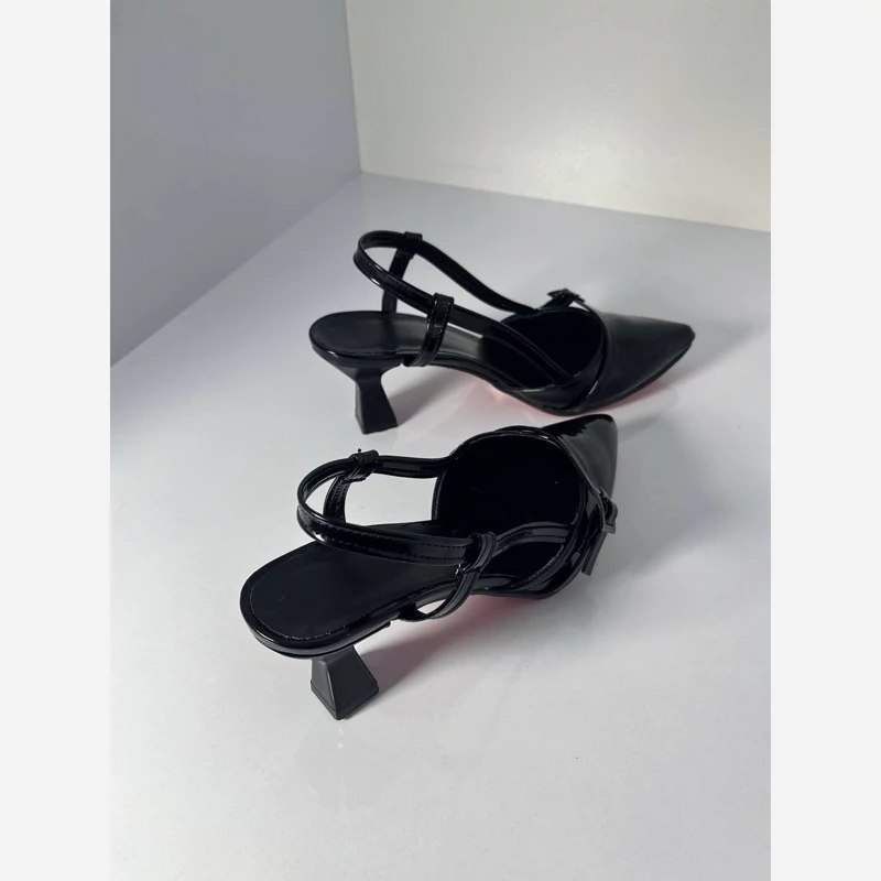 کفش مجلسی جدید پاشنه 5سانت کارشیک ولاکچری✅🙏❤️ 🙏❤️ ❤️مجلسی ❤️ ❤️😱یه کار شیک و لاکچری❤️ ❤️سایز :36 تا 41 ❤️❤️فوق العاده با کیفیت 👠👠پاشنه 5سانت 📸ارسال رایگان 📤📦ارسال 7روز کاری ❤️عکسها از خود کار بالاترین کیفیت👌🤩a