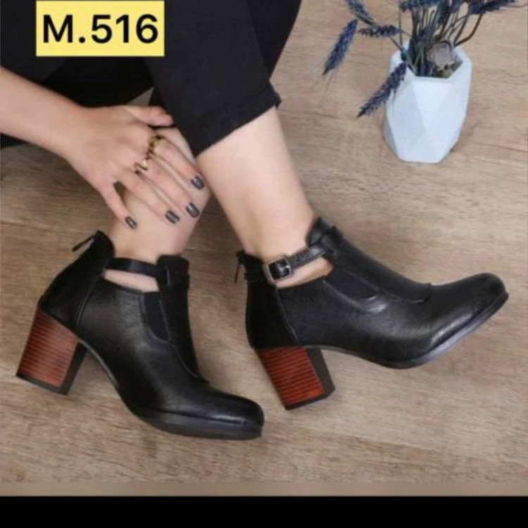 کفش طبی اداری کد516#طبی اداری . پاشنه چوبی. کد 516 زیره اصلی کیفیت عالی و ضمانت رنگی طبق سفارش مشتری Size__37&40