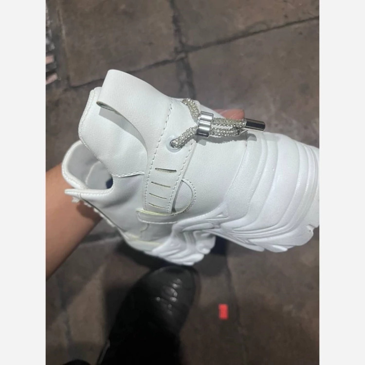 کتونی جدید سایزیندی37 تا40قالب استانداردرنگبندی مشکی سفید کرم زیره پی یو اندازه لژ7 سانت جنس رویه چرم حوله ای