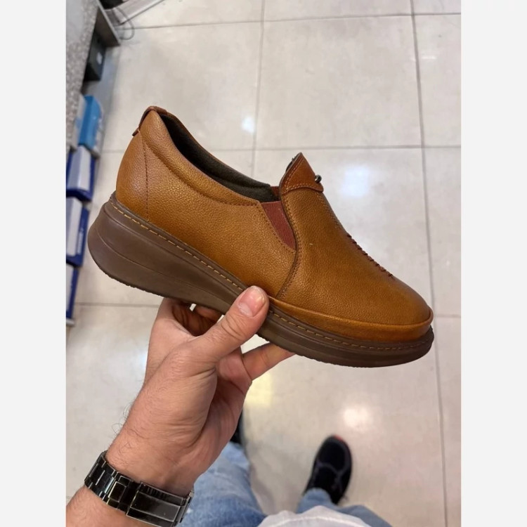 کفش پدخار پاشنه رنگبندیمشکی کرم عسلی جنس رویه چرم کاپرا زیره پی یو(بیتا پاسارگاد) دور دوخت داری کفی طبی پی یو