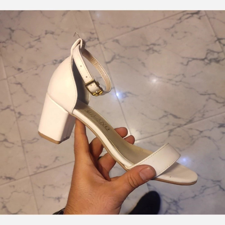 کفش مجلسی سایزبندی36 تا43 رنگبندی مشکی سفید کرم قرمز آبی اسمانی سرخ آبی اندازه پاشنه5 سانت زیره دافوس تا سایز 43