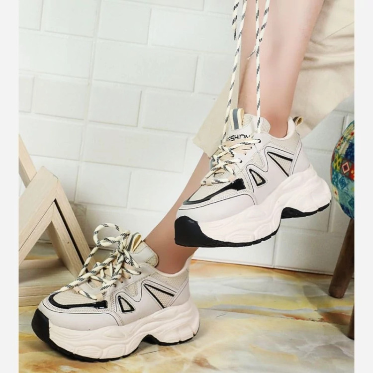 کتونی مدل کاستا جدید👟شناسه : #75048 👟نام : مدل کاستا 👟پاشنه 5 و نیم سانتی 👟جنس : رویه فوم حولهای و پارچه 👟 رنگ بندی : سفید - کرم - 👟 سایز ها : 37 - 38 - 39 - 40 - ♻️زیره پیو بسیار سبک♻️ ♻️پاخور عالی ، قالب استاندارد♻️ ♻️ارسال رایگان وفوری مثل جت♻️