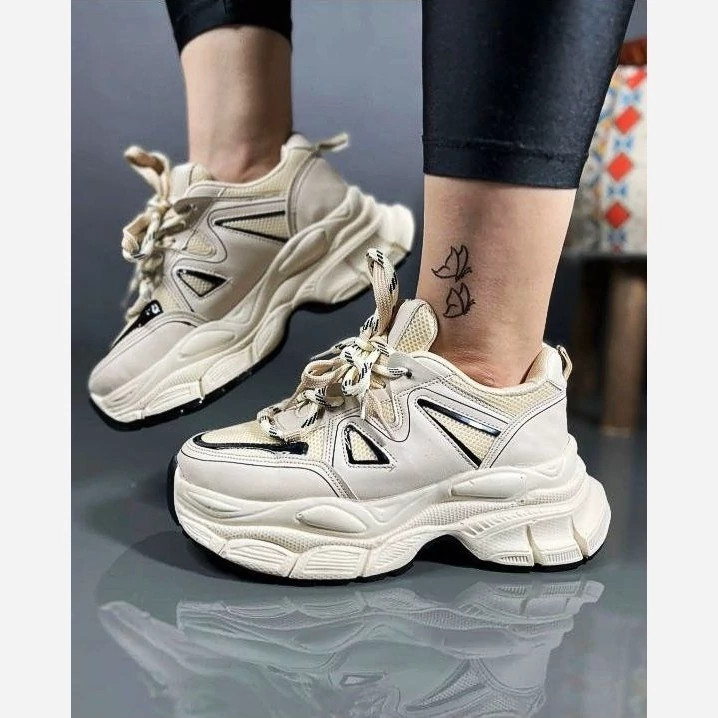 کتونی مدل کاستا جدید👟شناسه : #75048 👟نام : مدل کاستا 👟پاشنه 5 و نیم سانتی 👟جنس : رویه فوم حولهای و پارچه 👟 رنگ بندی : سفید - کرم - 👟 سایز ها : 37 - 38 - 39 - 40 - ♻️زیره پیو بسیار سبک♻️ ♻️پاخور عالی ، قالب استاندارد♻️ ♻️ارسال رایگان وفوری مثل جت♻️