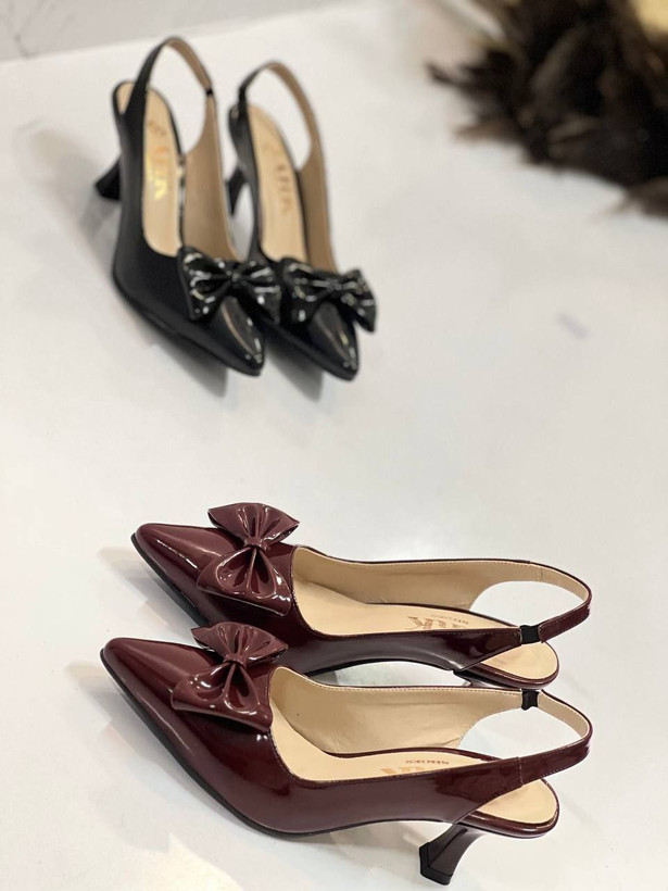New collection of ark💪 مدل دلارام 😍 سایز بندی 36-37-38-39-40📏 پاشنه ۶ سانت برند sis 📐 رویه کار ورنی ترک 🇹🇷 رنگ بندی مشکی زرشکی ووووو کرم 🥰 شیک ترین و نازترین مدل🥺 عکس های خودکار کیفیتشو به رخ میکشه 😎