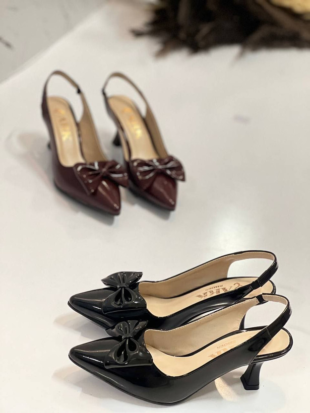 New collection of ark💪 مدل دلارام 😍 سایز بندی 36-37-38-39-40📏 پاشنه ۶ سانت برند sis 📐 رویه کار ورنی ترک 🇹🇷 رنگ بندی مشکی زرشکی ووووو کرم 🥰 شیک ترین و نازترین مدل🥺 عکس های خودکار کیفیتشو به رخ میکشه 😎