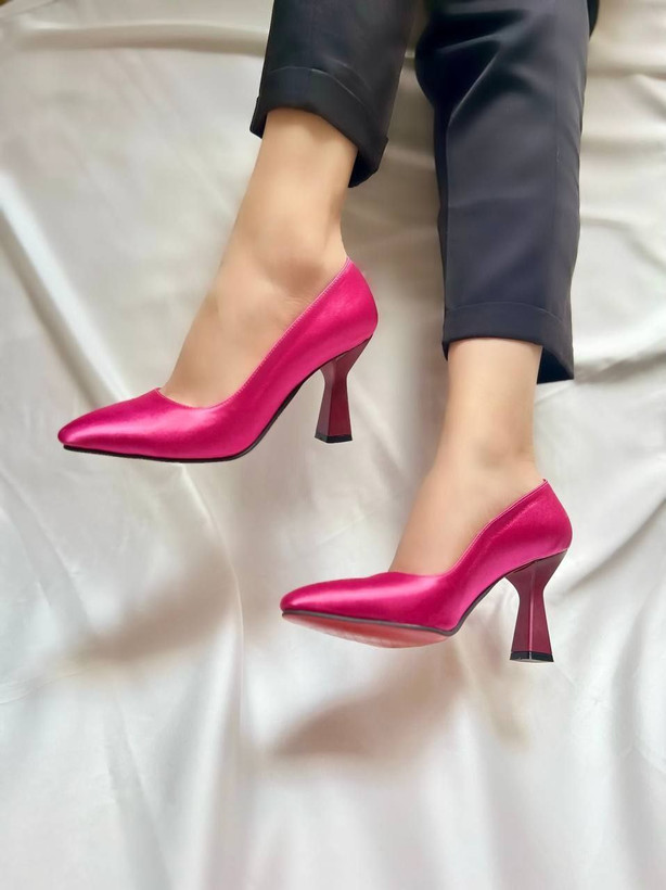 کفش مجلسی مدل کلاسیک باربی 😍😍😍 Turkish fashion jurnal🇹🇷👠 سایز بندی 37-38-39-40-41🔛 پاشنه 5 سانت کلوش ⏳ تنوع عالی جنس و رنگ😳 جنس ساتن : مشکی ، سبز، سرخابی 😋 جنس ورنی : مشکی و کرم نسکافه 😘 جنس چرم صنعتی : مشکی و کرم 🥰 جنس سوییت : مشکی 🤗 یه کار شیک و راحت برا همه سلیقه ها 😎 🚀🚀🚀 ❌همه رنگ ها تعداد بالا موجود و آماده ارسال ❌