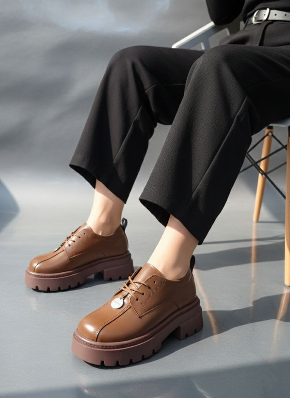 لوفر شیک زنانه با لژ محکم و راحتی بینظیر سایزبندی:۳۷ تا۴۰ رنگبندی:مشکی و عسلی اندازه لژ:۵ سانت زیره:پی یو(دور دوخت) ارسال پستی رایگان