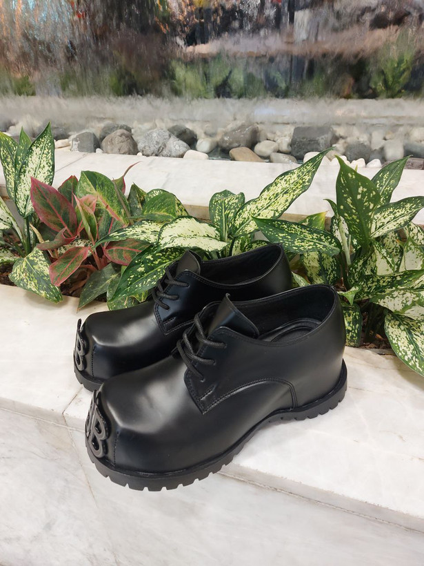 لوفر BALENCIAGA زنانه ارسال رایگان لژ 4 سانت جلوبندی استپ دار جنس رویه چرم کف بندی طبی غالب ترک شیک و راحت رنگبندی: مشکی ۳۷تا۴۰
