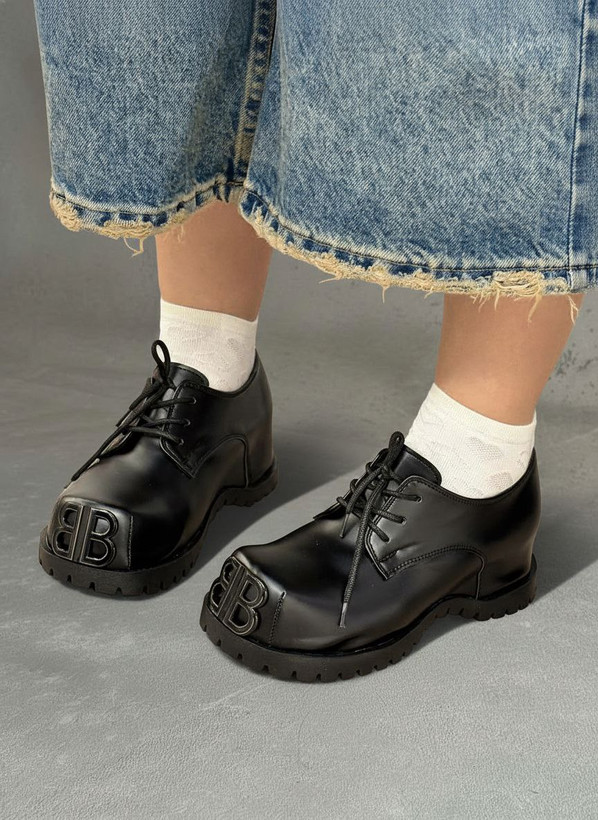 لوفر BALENCIAGA زنانه ارسال رایگان لژ 4 سانت جلوبندی استپ دار جنس رویه چرم کف بندی طبی غالب ترک شیک و راحت رنگبندی: مشکی ۳۷تا۴۰