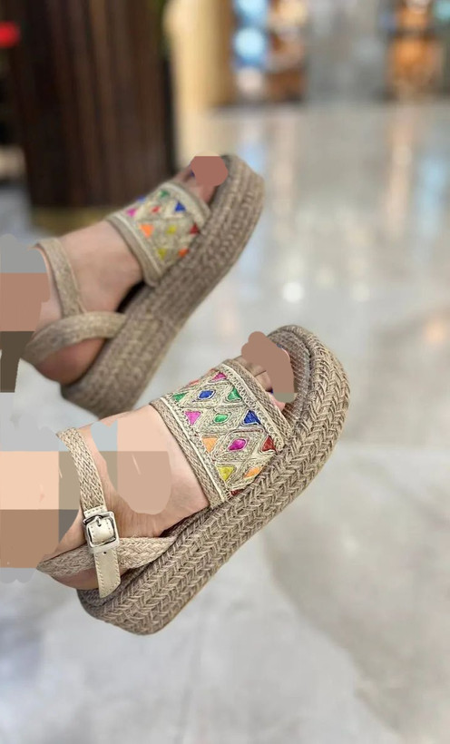صندل کنفی سنتی لژدار زنانه با زیره پیو 5 سانت بندی مناسب براي انواع پاها غالب ترک کف بندی طبی شیک و راحت سایز۳۷ تا۴۰