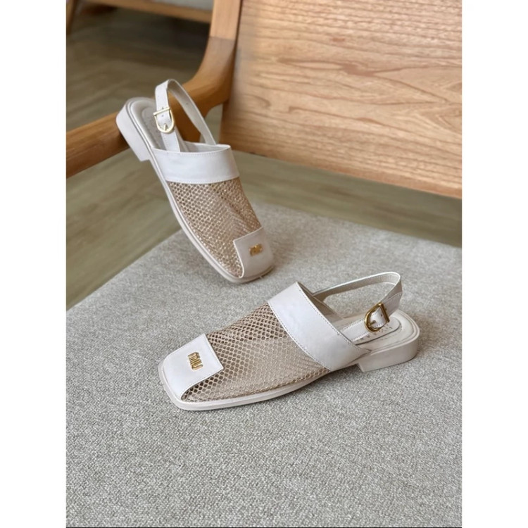 صندل اصلی زنانه ارسال رایگان کفی داخل بسیار نرم و راحت جنس چرم حوله ای پشت چرم و بهترین متریال کیفیت تولیدباغ سپهسالار