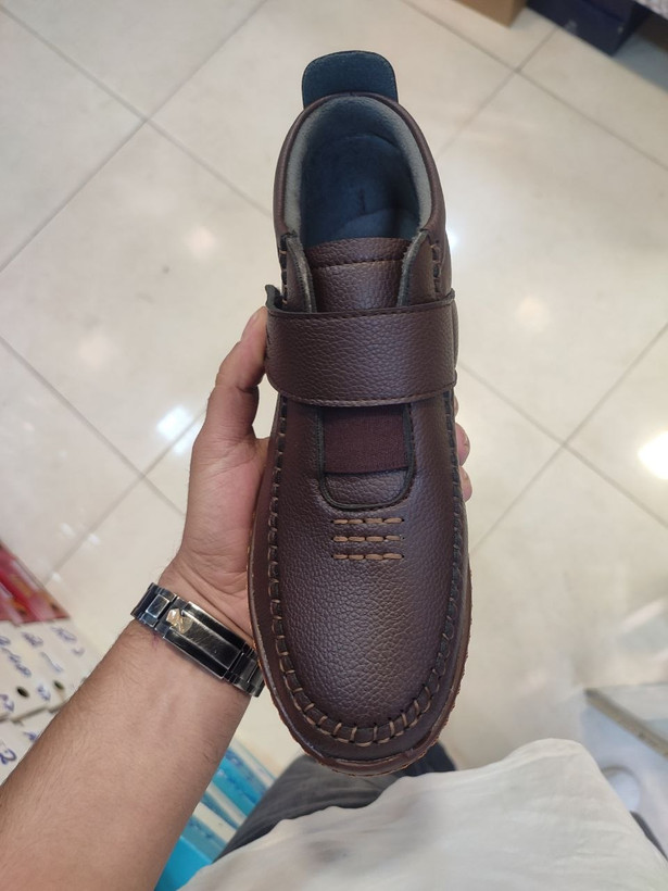 کفش طبی جدید زنانه سایزبندی:۳۷ تا۴۰ رنگبندی:مشکی و قهوه ای جنس رویه:پشت چرم زیره پی یو دور دوخت و کف دوخت ارسال پستی رایگان ارسال با تیپاکس(پس کرایه)ارسال با پیک داخل تهران(هزینه با مشتری)۰